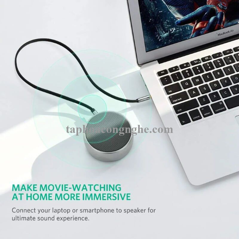 Ugreen 10596 0.5M màu Đen Cáp âm thanh 2 đầu 3.5mm dương đầu vuông góc mạ vàng AV119 30010596